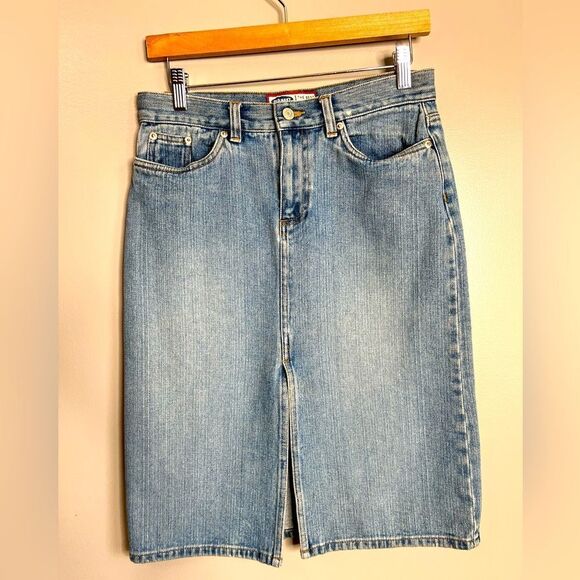 Old Navy Dresses & Skirts - Vintage Old Navy knee length jean skirt size 4 casual grunge